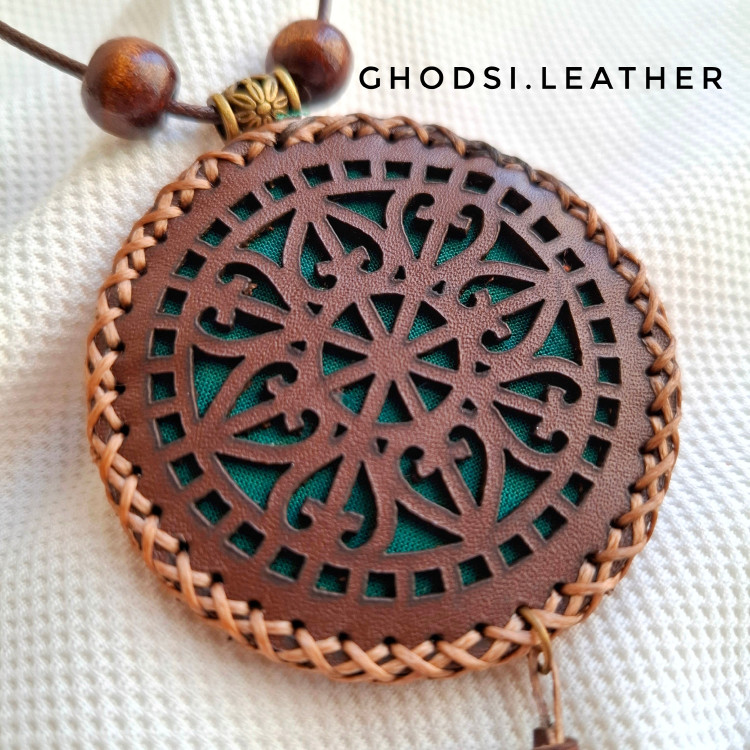 کیف دعا و حرز چرم طبیعی گاوی گردنبند سنتی دست دوز کد 38
