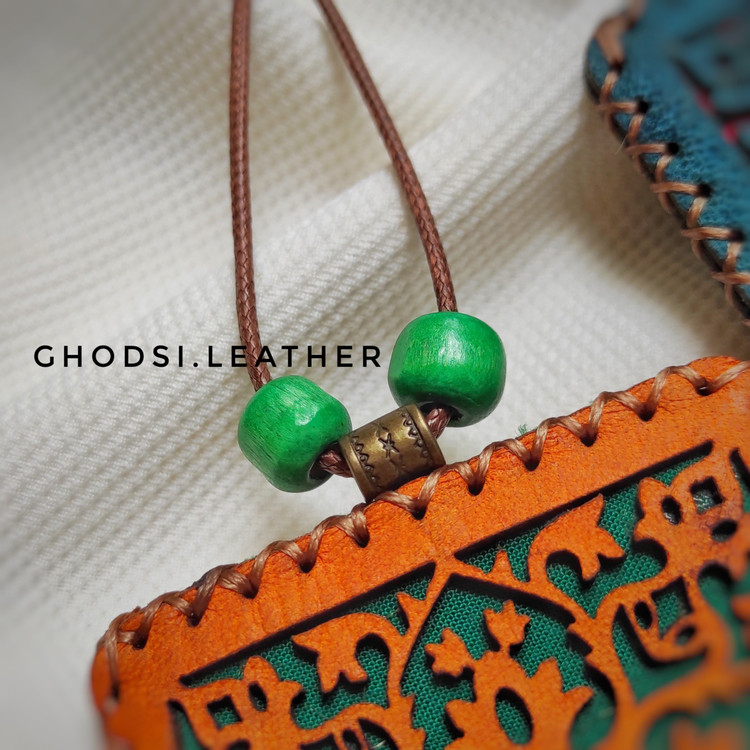 کیف حرز و دعا چرم طبیعی دست دوز مدل گردنبند سنتی