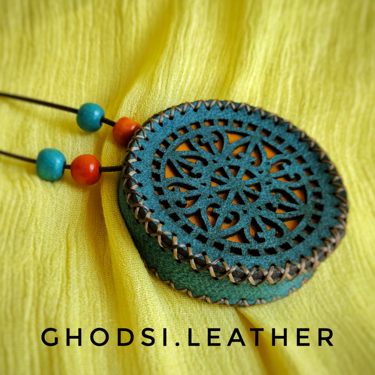 کیف حرز و دعا چرم طبیعی گاوی و شتر دایره ای دست دوز کد 32
